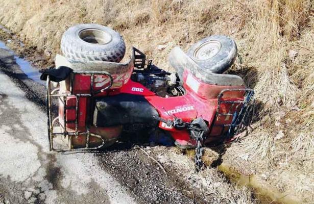Un tânăr de 20 de ani a murit după ce s-a răsturnat cu ATV-ul