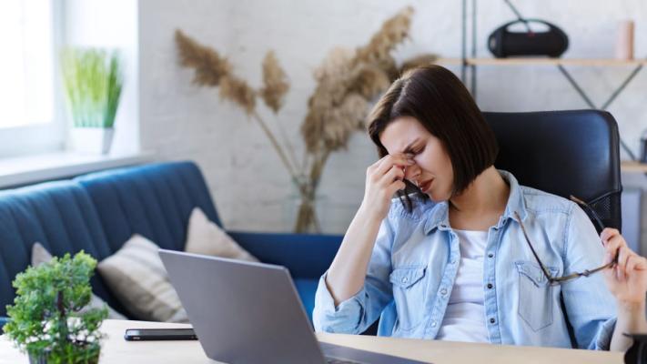 Cele 12 stadii ale burnout-ului, descrise de psihologi