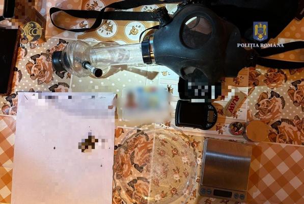 Cercetați pentru comercializarea de droguri de risc și de mare risc