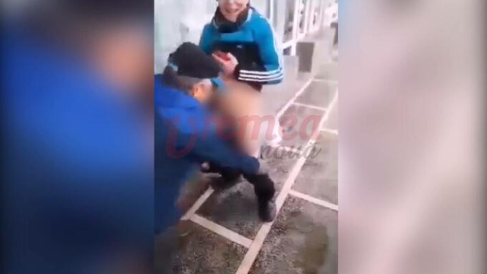 Femeie, dezbrăcată pentru amuzament pe străzile din Huși. Locuitorii sunt revoltați