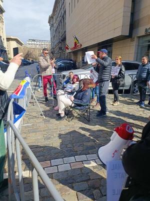 Victimele medicului Gheorghe Burnei au protestat, după clasarea faptelor