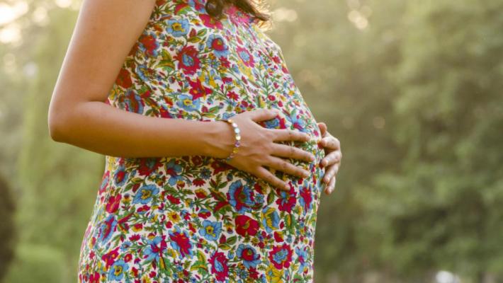 România înregistrează nașteri la vârste foarte tinere: 12, 16 și 17 ani