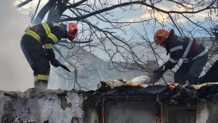 Incendiu la o casă din Mangalia