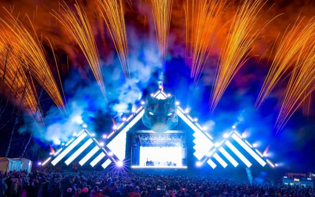 Peste 11.000 participanți în prima zi a festivalului Massif