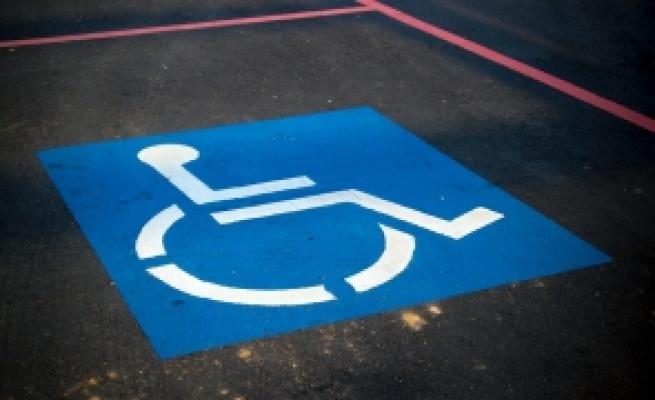 Șef din Poliție, acuzat că folosește ilegal un tichet de parcare pentru persoane cu handicap