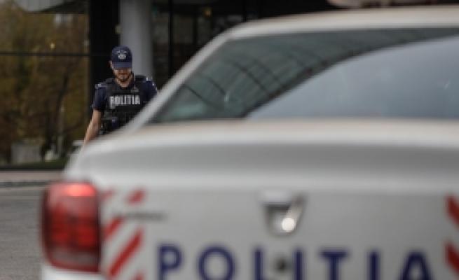 Un bărbat a căzut de la etajul cinci al unui bloc de locuinţe