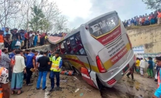 Cel puţin 19 morţi în urma unui accident de autobuz în Bangladesh