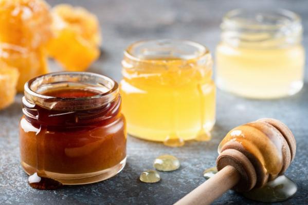 Mănâncă acest condiment cu miere pe stomacul gol. Ce se întâmplă cu organismul tău după o săptămână
