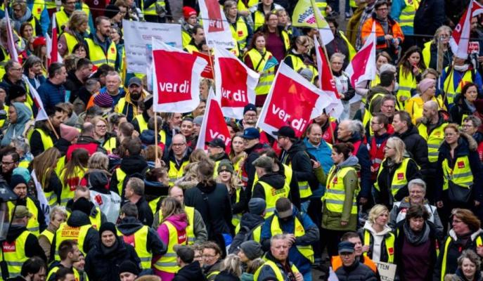În plin val de proteste, Franța adoptă o nouă măsură extrem de controversată 