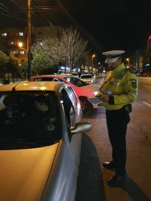 Bărbat de 24 de ani, cu permisul suspendat, prins la volan, drogat cu amfetamină și cannabis
