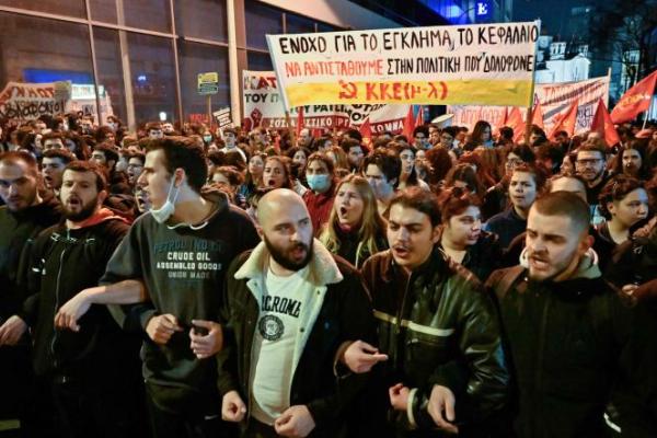 Accidentul feroviar din Grecia a scos oamenii în stradă, la proteste