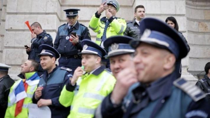 Salarii majorate pentru poliţiştii români