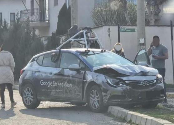 Maşina Google Street, implicată într-un accident în Ovidiu
