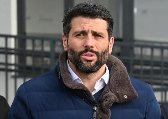 Un primar a fost dat pe mâna poliției, după ce a spus că romii fură