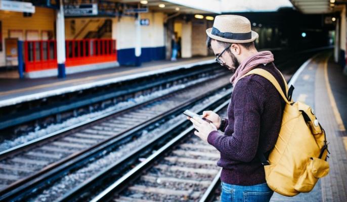 Scandal de proporții în tren! Un român din Germania a fost mușcat de ureche de un compatriot