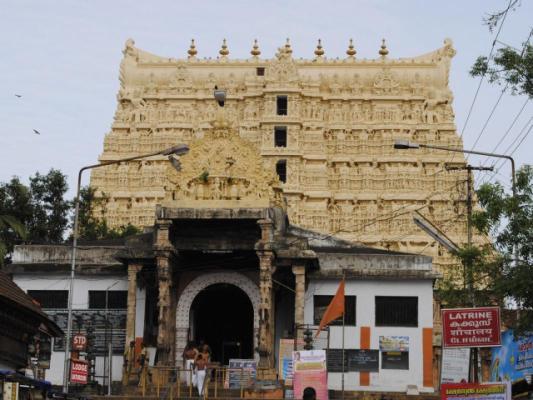 Cel puţin 13 morţi într-un accident la un templu din India