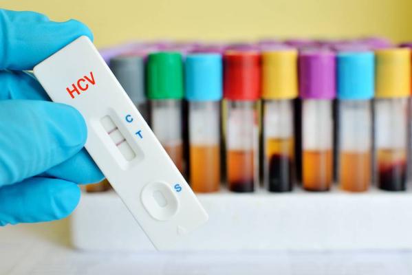 Aproape 3.000 de pacienţi din sudul ţării, depistaţi cu hepatita B sau C, în programul de testare a hepatitelor virale