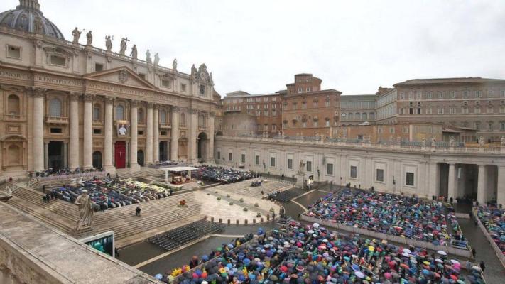Un influent membru al comisiei de la Vatican care anchetează cazurile de pedofilie a demisionat