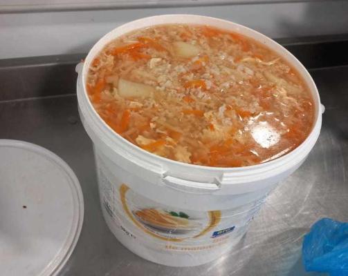 Ciorbe cu 14 aditivi și până la 38.8 grame de sare ! În restaurante sau la comenzi