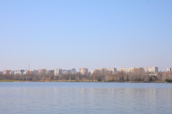 Începe reabilitarea și consolidarea malurilor lacului Tăbăcărie