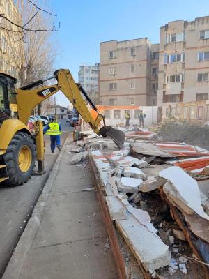 Spațiul public, eliberat de construcțiile edificate ilegal