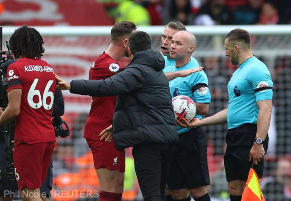  Fotbal: Premier League l-a suspendat pe arbitrul asistent care l-a agresat pe Andy Robertson