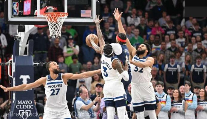 Baschet: NBA - Rudy Gobert, suspendat un meci după ce şi-a lovit un coechipier. Video