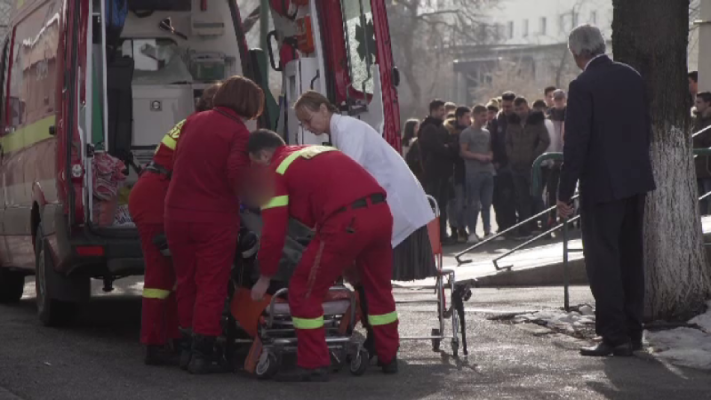 Profesoară din București, înjunghiată în gât de un elev