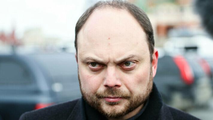 Vladimir Kara-Murza, opozant al lui Putin, a fost condamnat la 25 de ani de închisoare pentru trădare