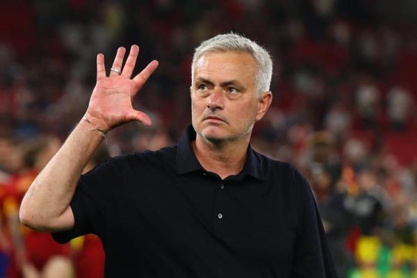 Mourinho, suspendat patru meciuri de UEFA pentru că l-a insultat pe arbitrul finalei Europa League