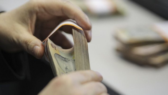 Depozitele la bănci ale firmelor şi populaţiei au crescut, în august