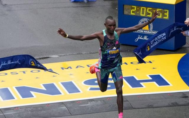 Atletism: Kenyanul Evans Chebet, învingător în maratonul de la Boston