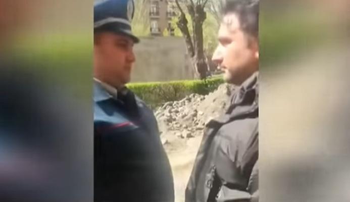 Preşedintele Parlamentului din Armenia a scuipat un trecător care l-a criticat, apoi și-a cerut scuze