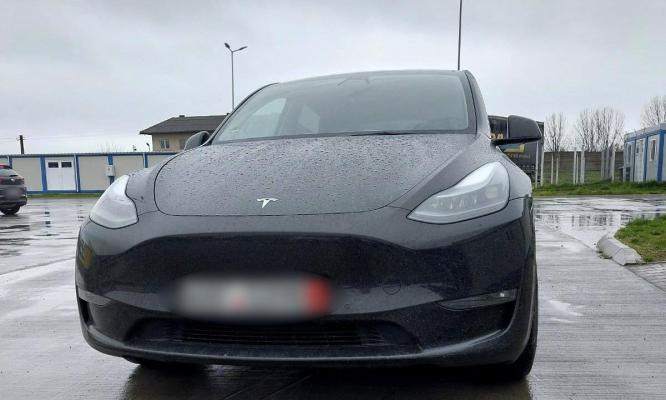 Bolid de lux neînmatriculat descoperit de polițiștii de frontieră 