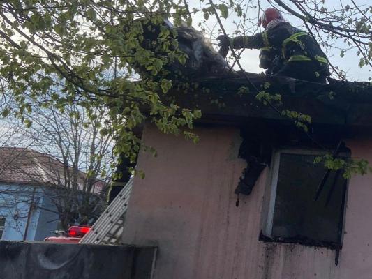 Incendiu la o casă din Tulcea, din cauza unui coş de fum neizolat