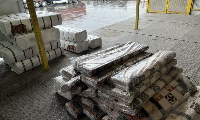 În jur de 20.000 de metri de țesături textile contrafăcute, depistate în Portul Constanța 