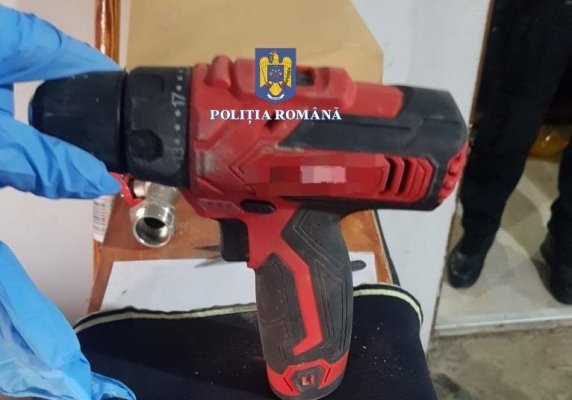 Percheziții la Dorobanțu: Trei bărbați și un minor bănuiți de furt calificat, din mai multe magazine