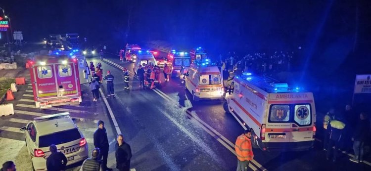 Plan Roșu de Intervenție: Două autocare s-au ciocnit, zeci de persoane rănite. Video