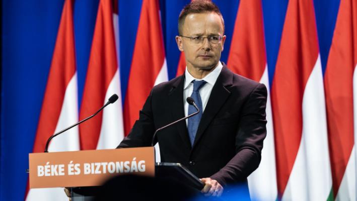 Ministrul de Externe al Ungariei a vorbit despre pace în fața unei hărți a Ungariei Mari, care avea și bucăți din România și Ucraina  