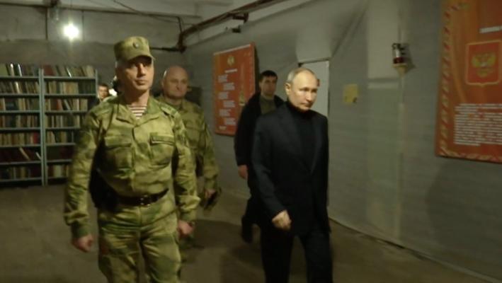 Kremlinul, acuzat că a mințit în legătură cu vizita lui Putin pe frontul din Ucraina  
