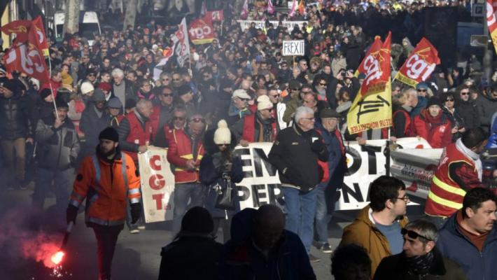 Vârsta de pensionare din Franța crește la 64 de ani