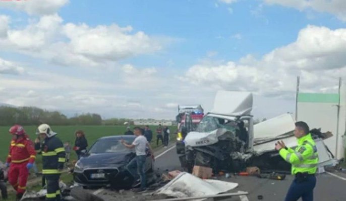 Şase persoane rănite într-un accident produs pe DN 1. Traficul a fost blocat
