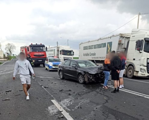 Patru persoane, rănite, după o coliziune între două autoturisme, în zona Hanul Morilor