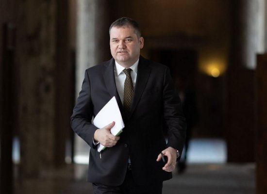 Supraimpozitarea salariilor mai mari decât cel al președintelui ar putea fi aplicată și mediul privat