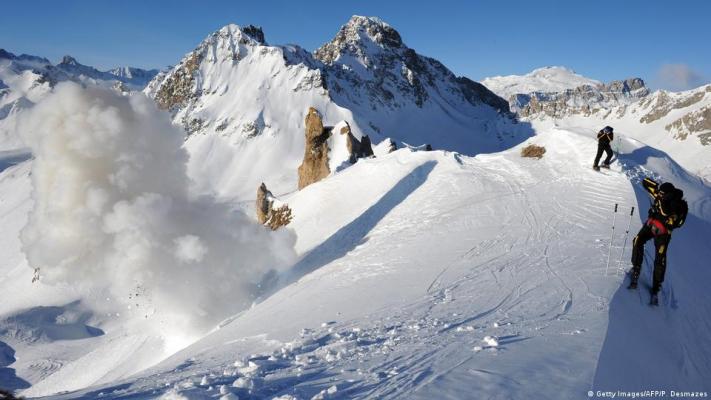  Patru morţi şi mai mulţi răniţi după o avalanşă în Alpii francezi