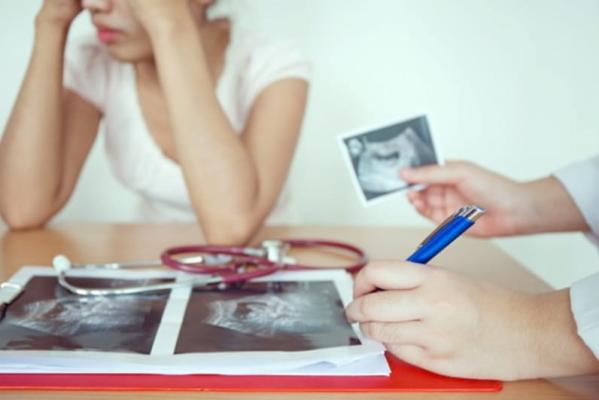 O pilulă de avort folosită timp de 20 de ani în SUA urmează să fie retrasă