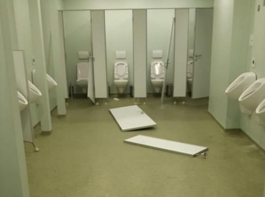 Fanii FCSB-ului au distrus complet băile destinate oaspeților, după meciul cu Sepsi