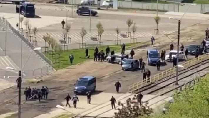 Bătaie între suporterii CSA Steaua și Dinamo 1948, intervenție în forță a jandarmilor. Video