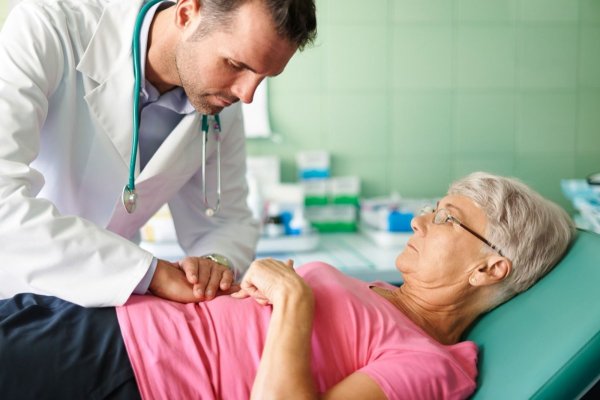 Boala de reflux gastroesofagian afectează milioane de oameni. Netratată poate duce la complicaţii severe
