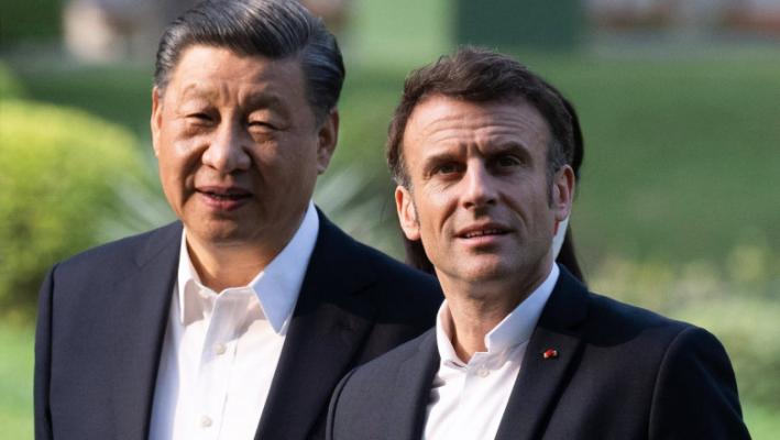 Trump îl acuză pe Macron că l-a „pupat în fund” pe președintele chinez